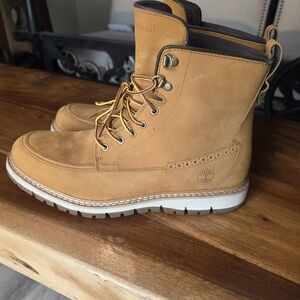 Timberland Men's Britton Hill Moc Toe Boots in wheat/tan color Size 10